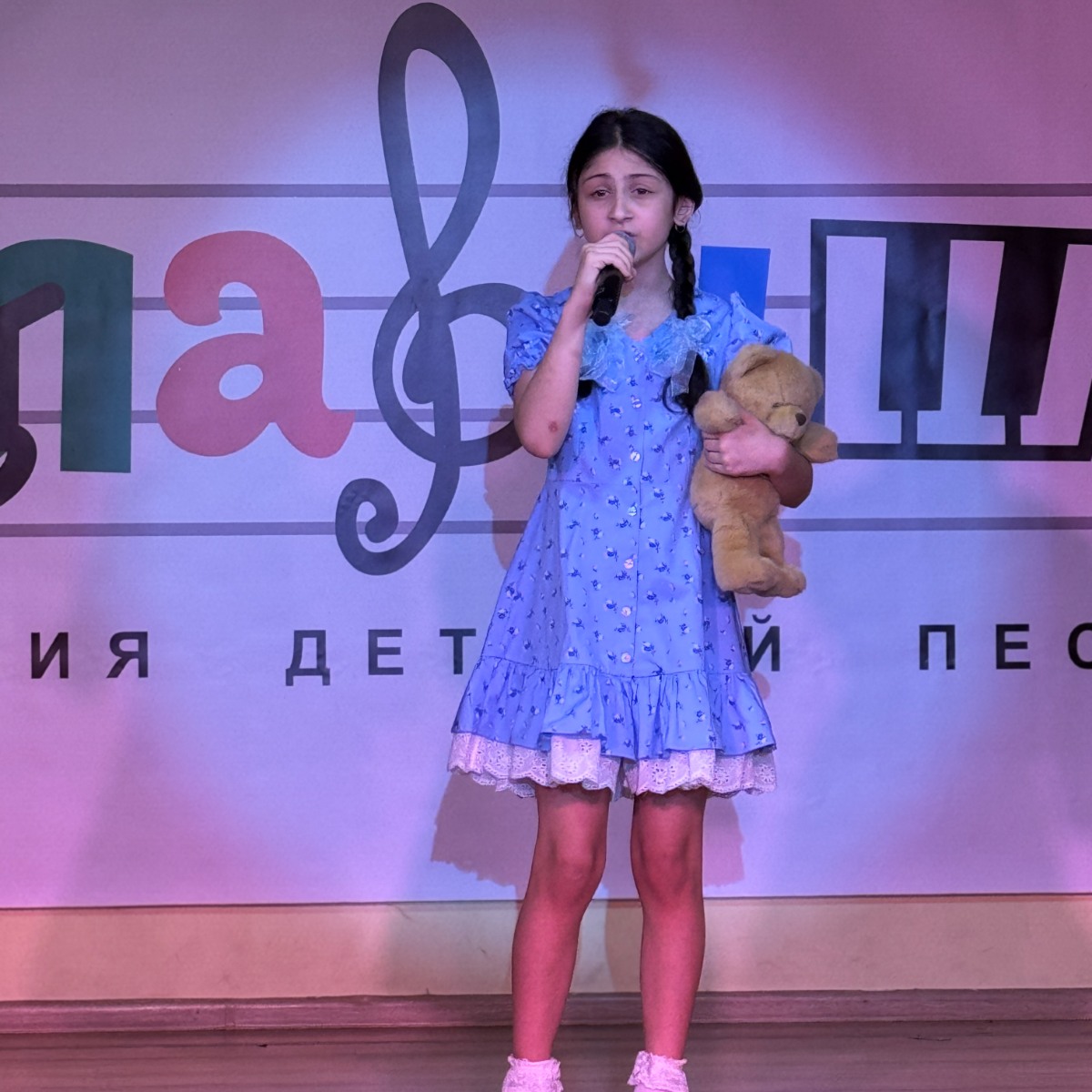 Девочка из фильма (муз. и сл. А. Петряшева)