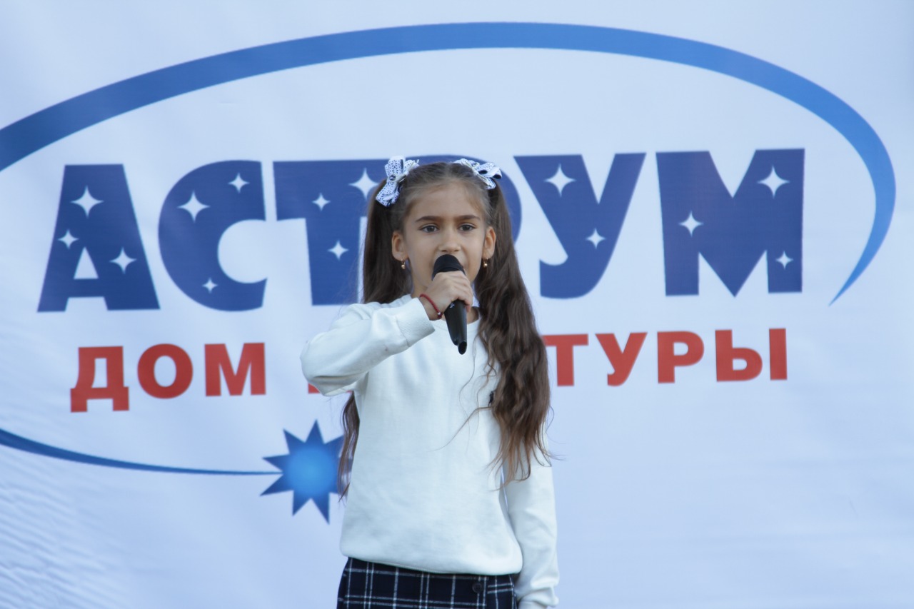 "Добрый волшебник" (муз. С. Колчак, сл. Е. Градинарь)