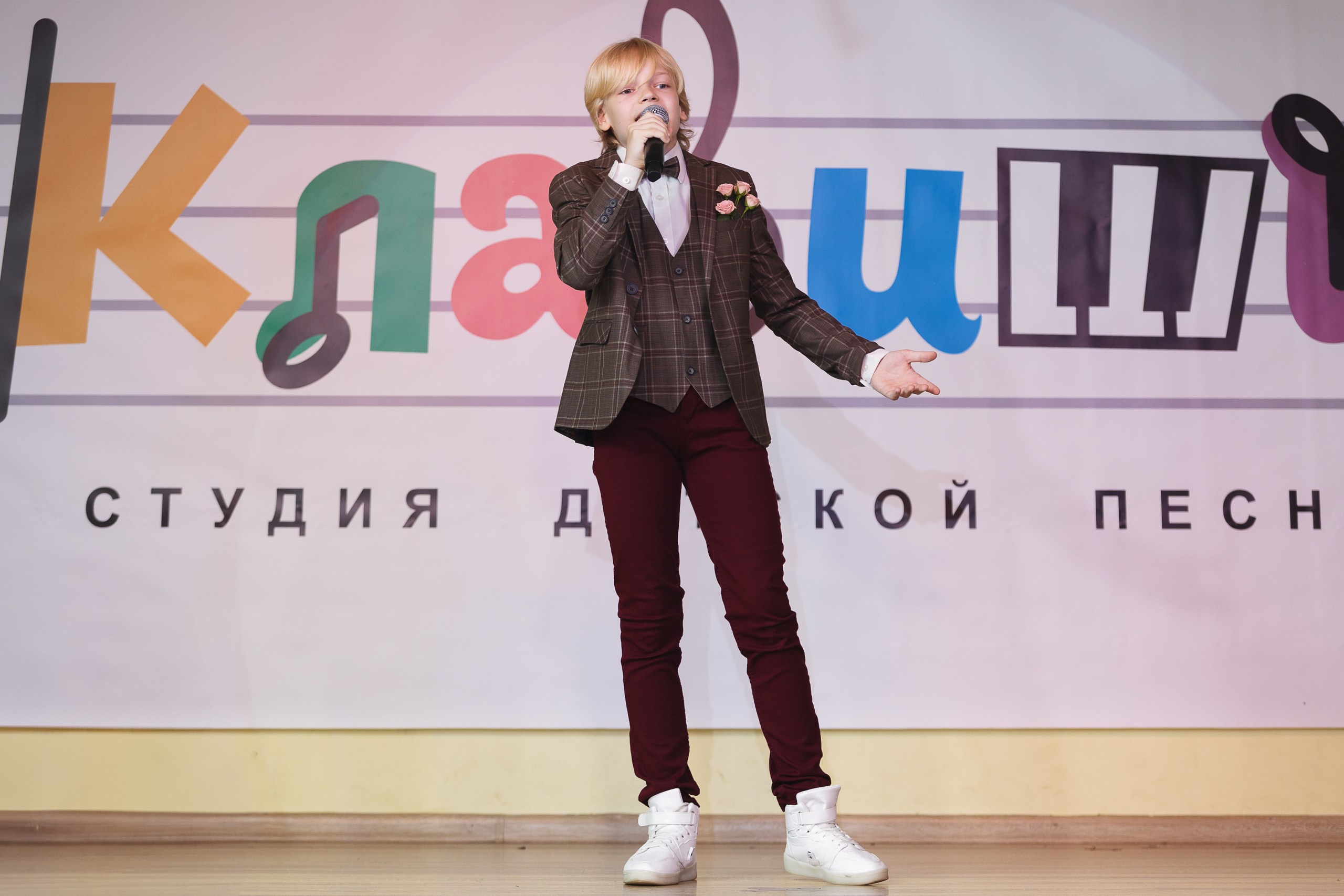 "Лучший город Земли" (муз. А. Бабаджанян, сл. Л. Дербенёв)